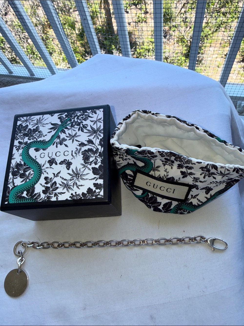 NWOT - GUCCI Sterling Silver Chain Bracelet W/White & Green Snake-Print Pouch